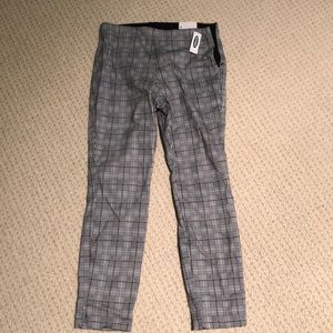 Black and gray pattern leggings size 4 stretchy waistband old navy slit ankles